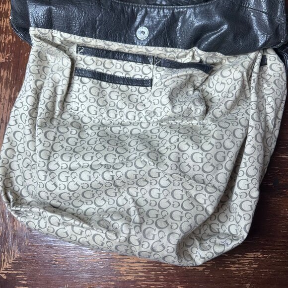 Vintage Guess Black Woven Faux Leather Hobo Shoulder Bag With Metal Logo Plate - Picture 12 of 14